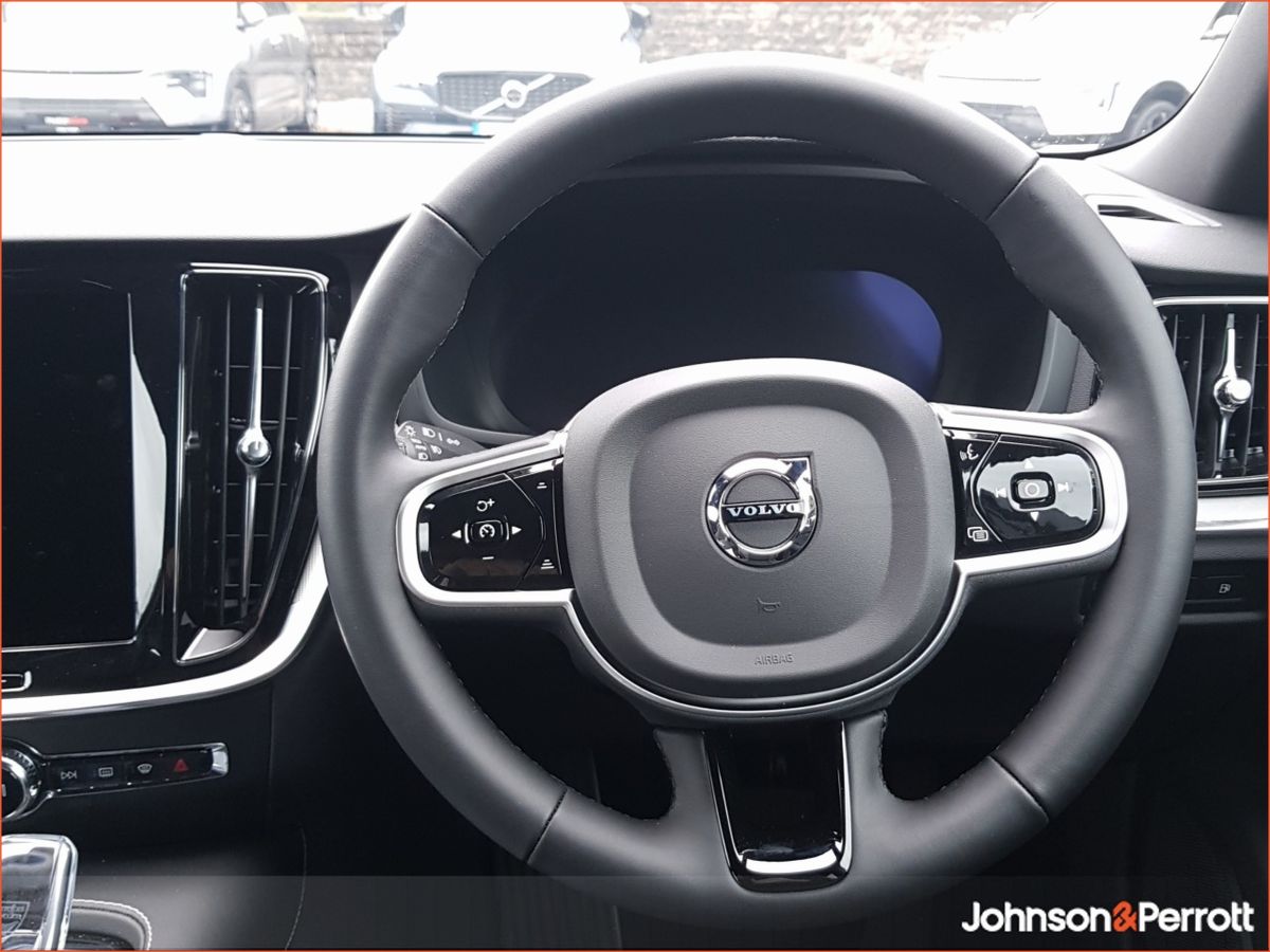 Volvo V60 T6 350 bhp AWD PHEV Plus Dark - 360 Camera - Deployable Towbar  - Adaptive Cruise