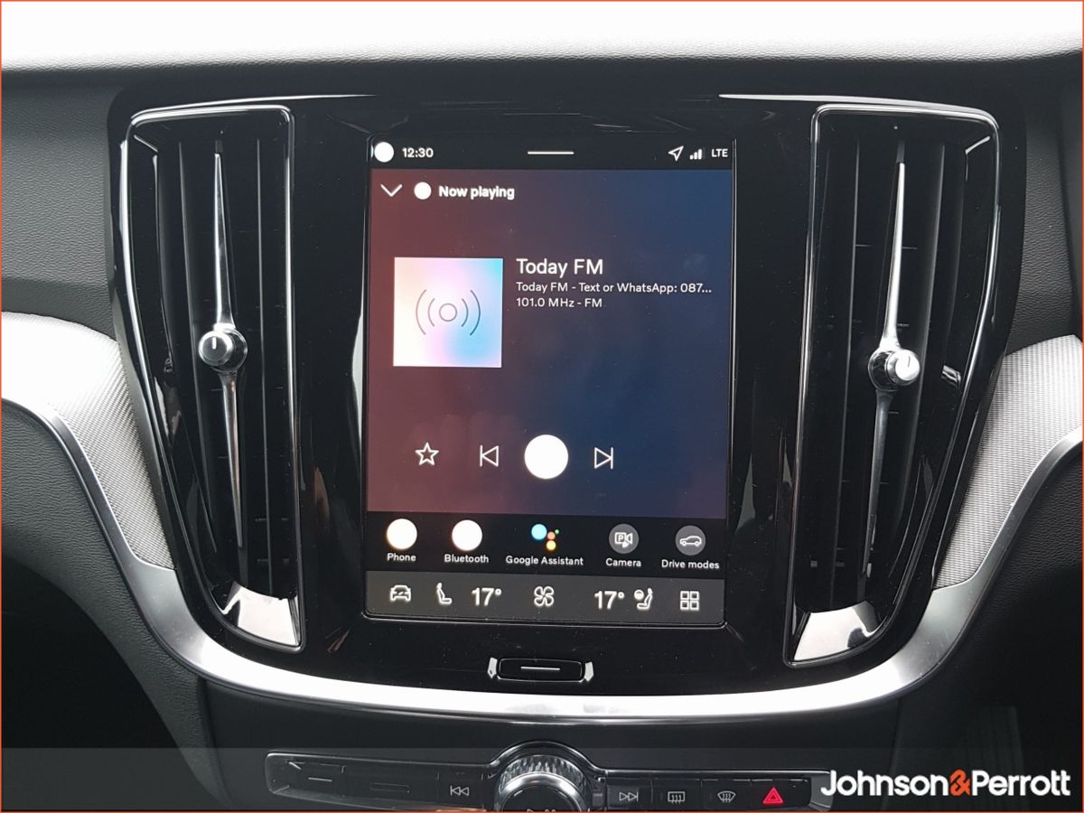 Volvo V60 T6 350 bhp AWD PHEV Plus Dark - 360 Camera - Deployable Towbar  - Adaptive Cruise