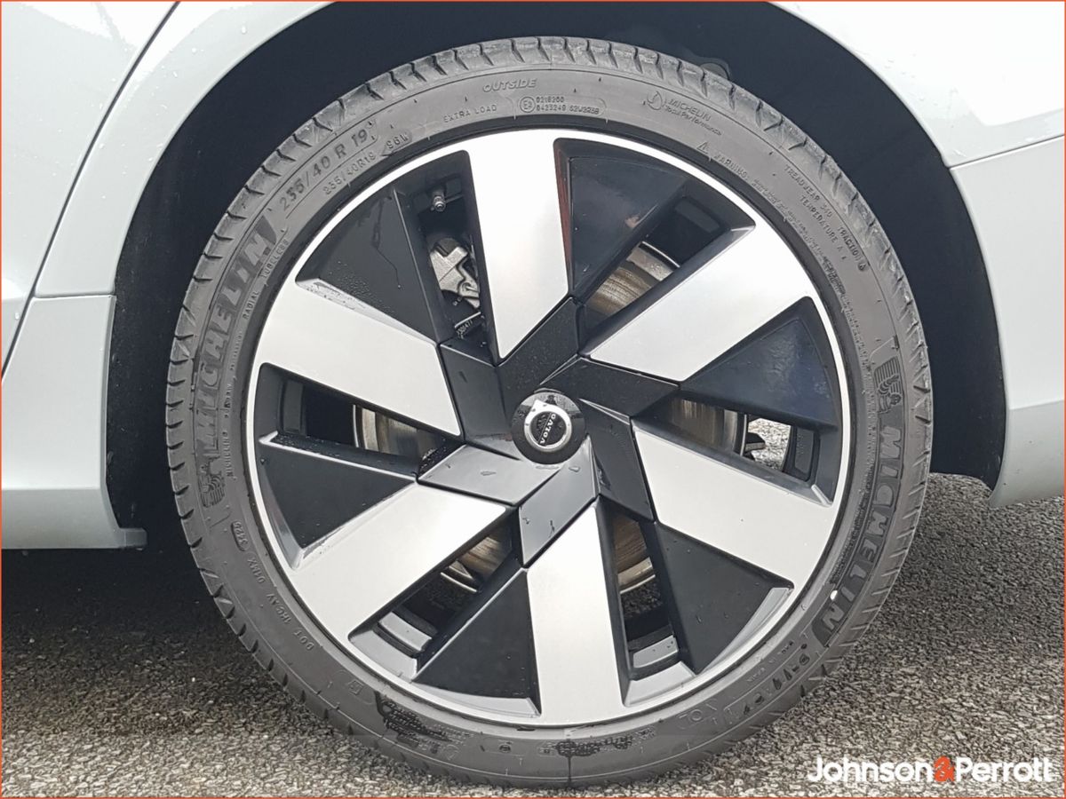 Volvo V60 T6 350 bhp AWD PHEV Plus Dark - 360 Camera - Deployable Towbar  - Adaptive Cruise