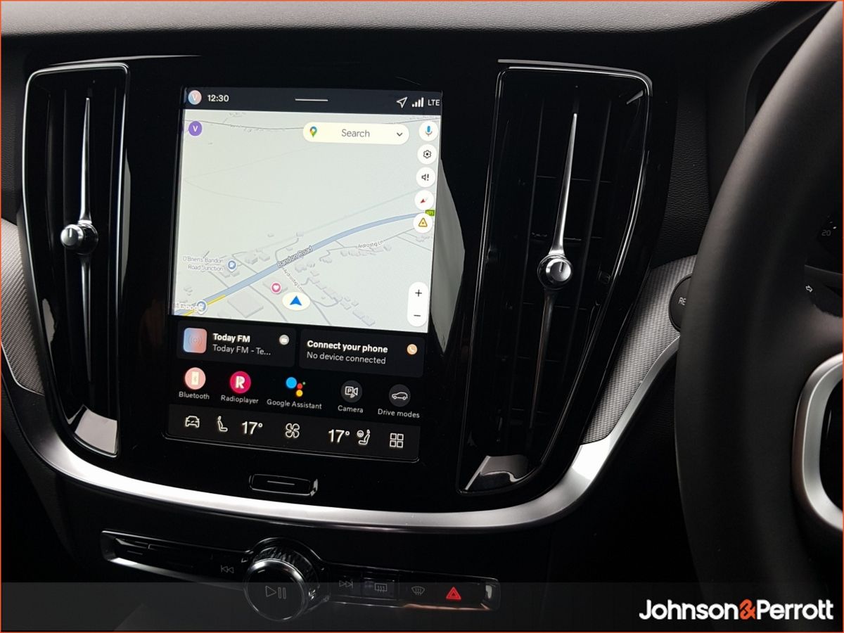 Volvo V60 T6 350 bhp AWD PHEV Plus Dark - 360 Camera - Deployable Towbar  - Adaptive Cruise