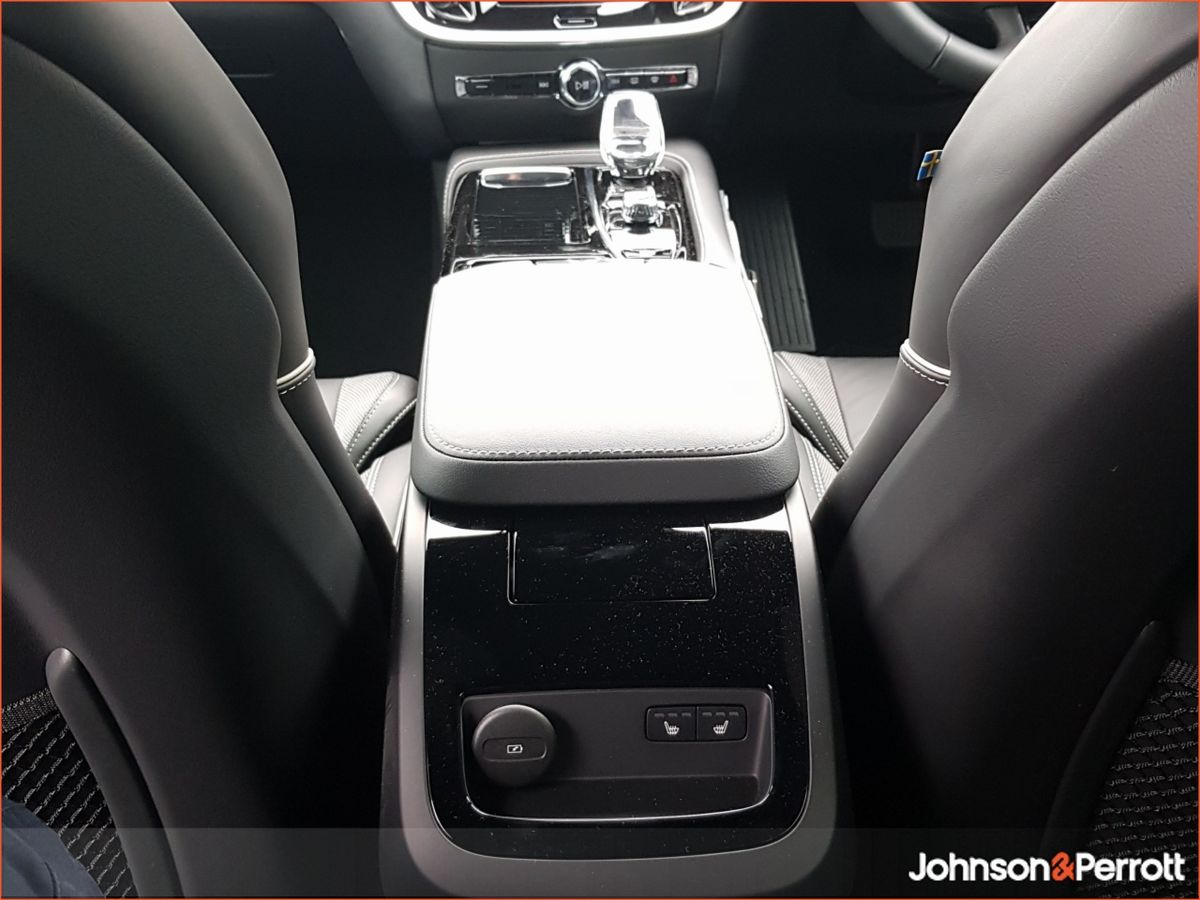 Volvo V60 T6 350 bhp AWD PHEV Plus Dark - 360 Camera - Deployable Towbar  - Adaptive Cruise