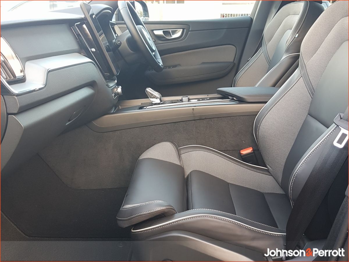 Volvo XC60 T6 350bhp AWD PHEV Plus Black Edition