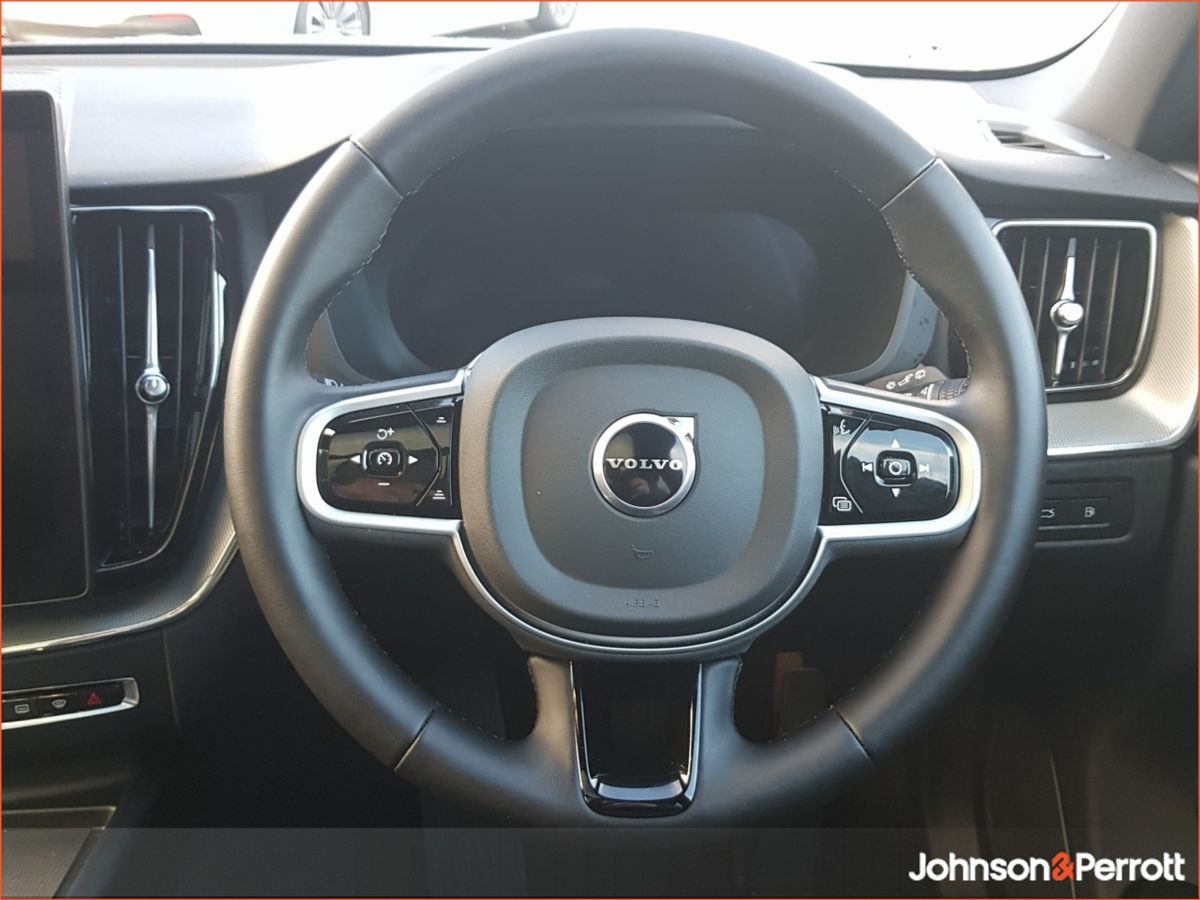 Volvo XC60 T6 350bhp AWD PHEV Plus Black Edition