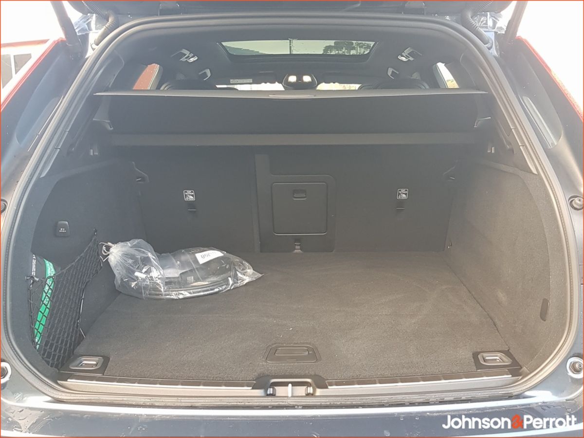 Volvo XC60 T6 350bhp AWD PHEV Plus Black Edition