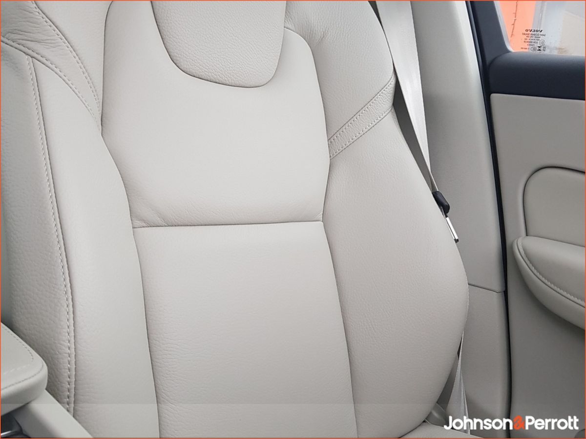 Volvo XC60 T6 350bhp AWD PHEV Plus Bright (Two Year Volvo Selekt Warranty  + Two Year Volvo Service Plan)