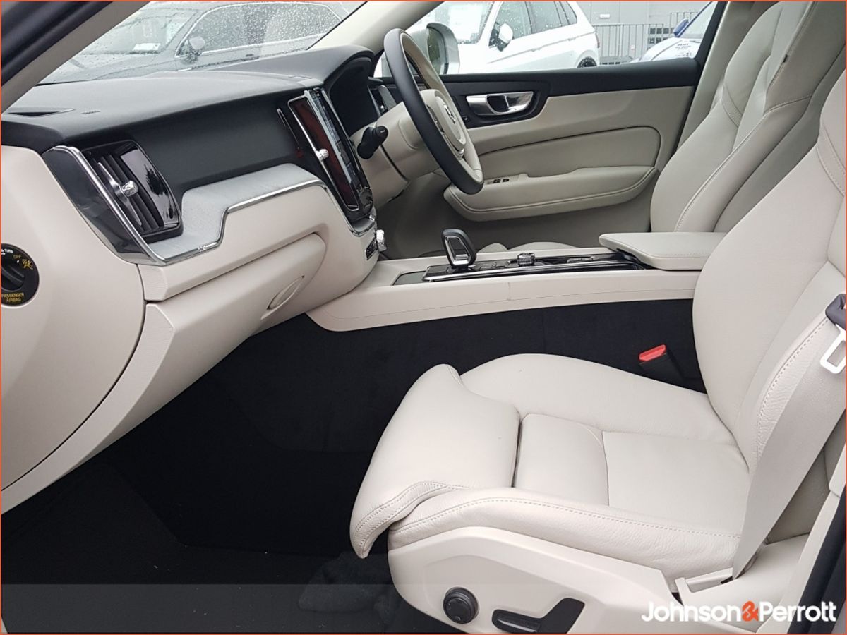 Volvo XC60 T6 350bhp AWD PHEV Plus Bright (Four Year Volvo Selekt Warranty  + Two Year Volvo Service Plan)