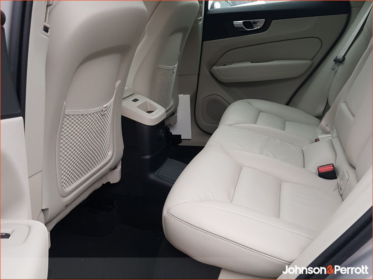 Volvo XC60 T6 350bhp AWD PHEV Plus Bright (Four Year Volvo Selekt Warranty  + Two Year Volvo Service Plan)