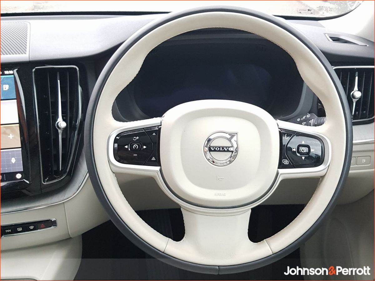 Volvo XC60 T6 350bhp AWD PHEV Plus Bright (Four Year Volvo Selekt Warranty  + Two Year Volvo Service Plan)