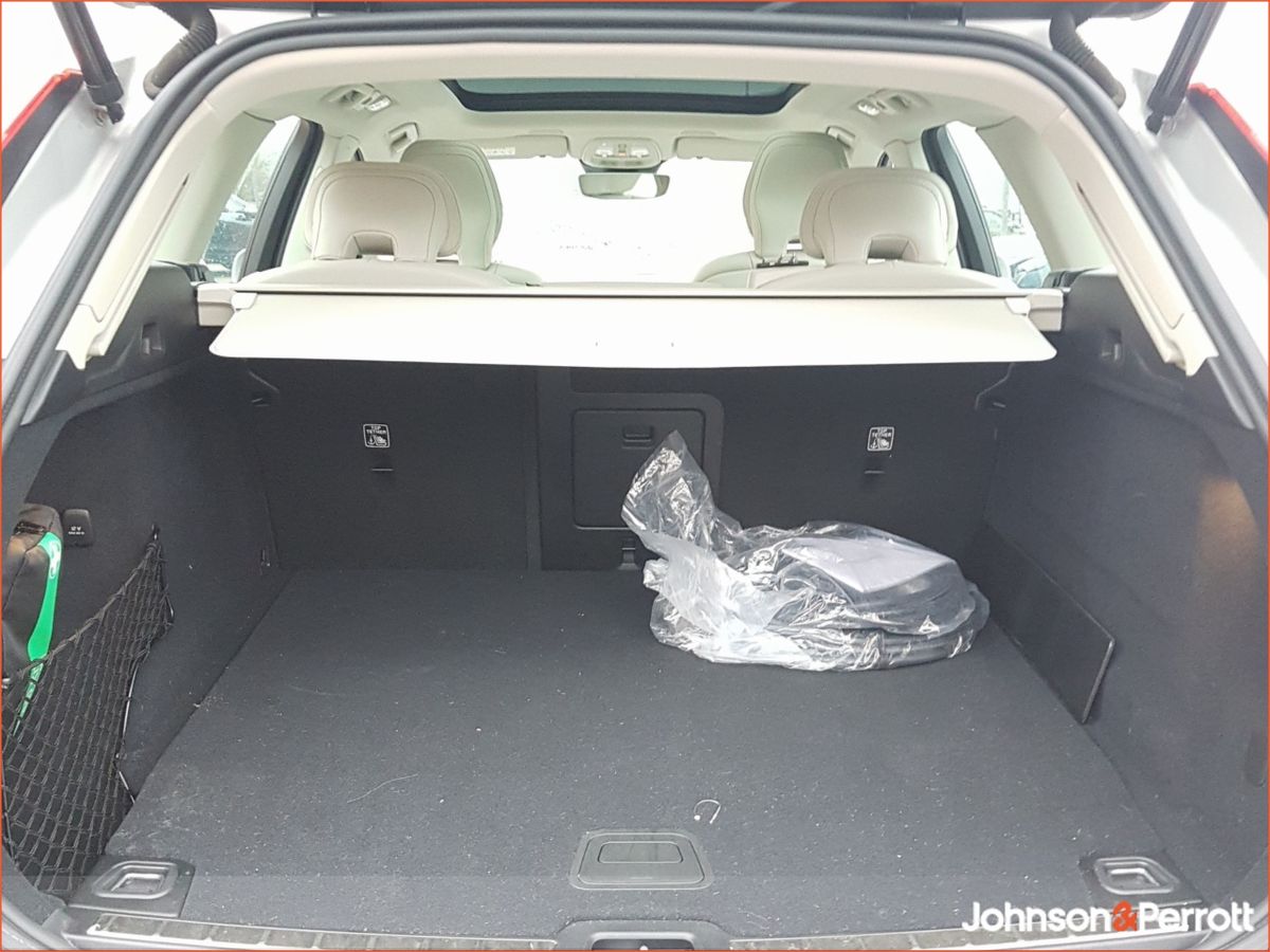 Volvo XC60 T6 350bhp AWD PHEV Plus Bright (Four Year Volvo Selekt Warranty  + Two Year Volvo Service Plan)