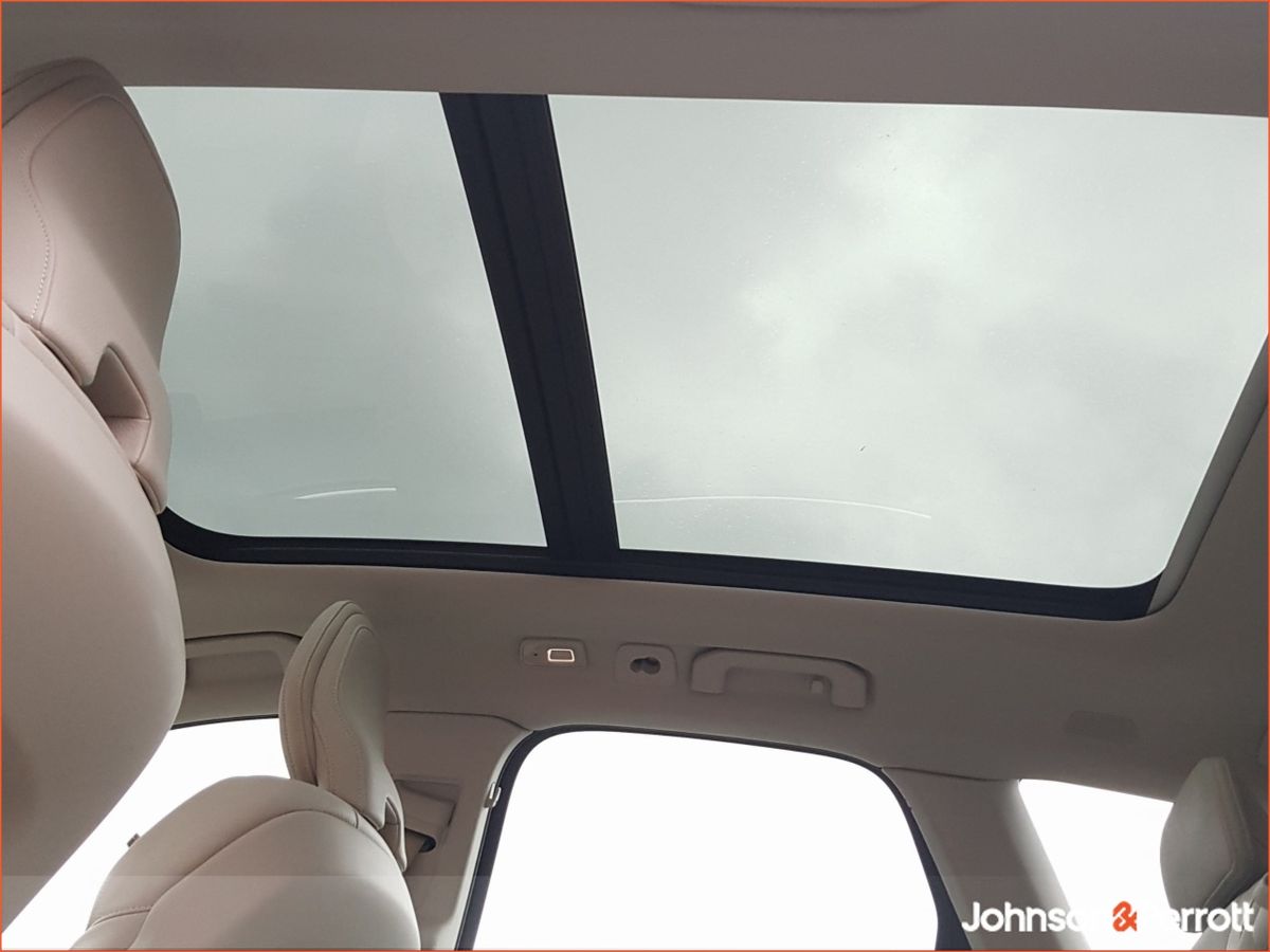 Volvo XC60 T6 350bhp AWD PHEV Plus Bright (Four Year Volvo Selekt Warranty  + Two Year Volvo Service Plan)