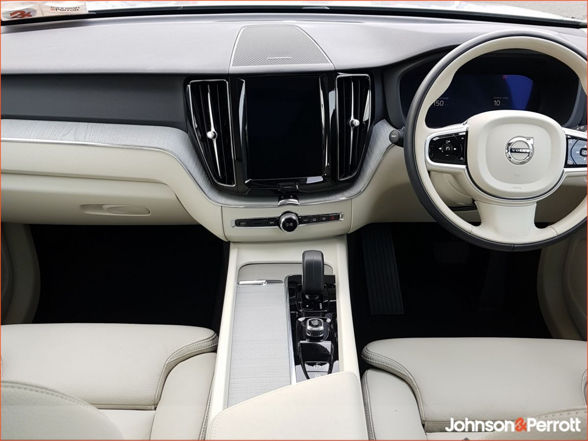 Volvo XC60 T6 350bhp AWD PHEV Plus Bright (Two Year Volvo Selekt Warranty  + Two Year Volvo Service Plan)