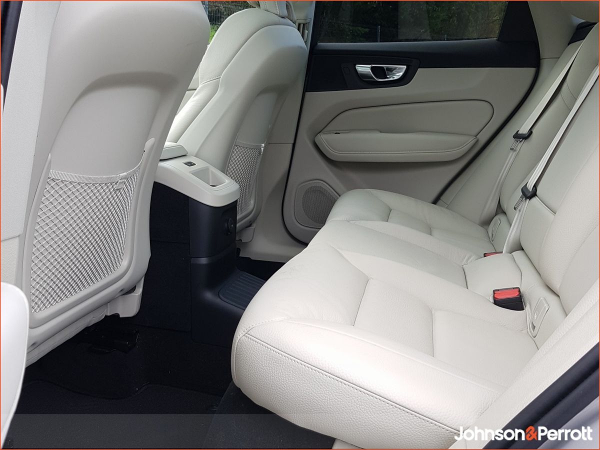 Volvo XC60 T6 350bhp AWD PHEV Plus Bright (Two Year Volvo Selekt Warranty  + Two Year Volvo Service Plan)