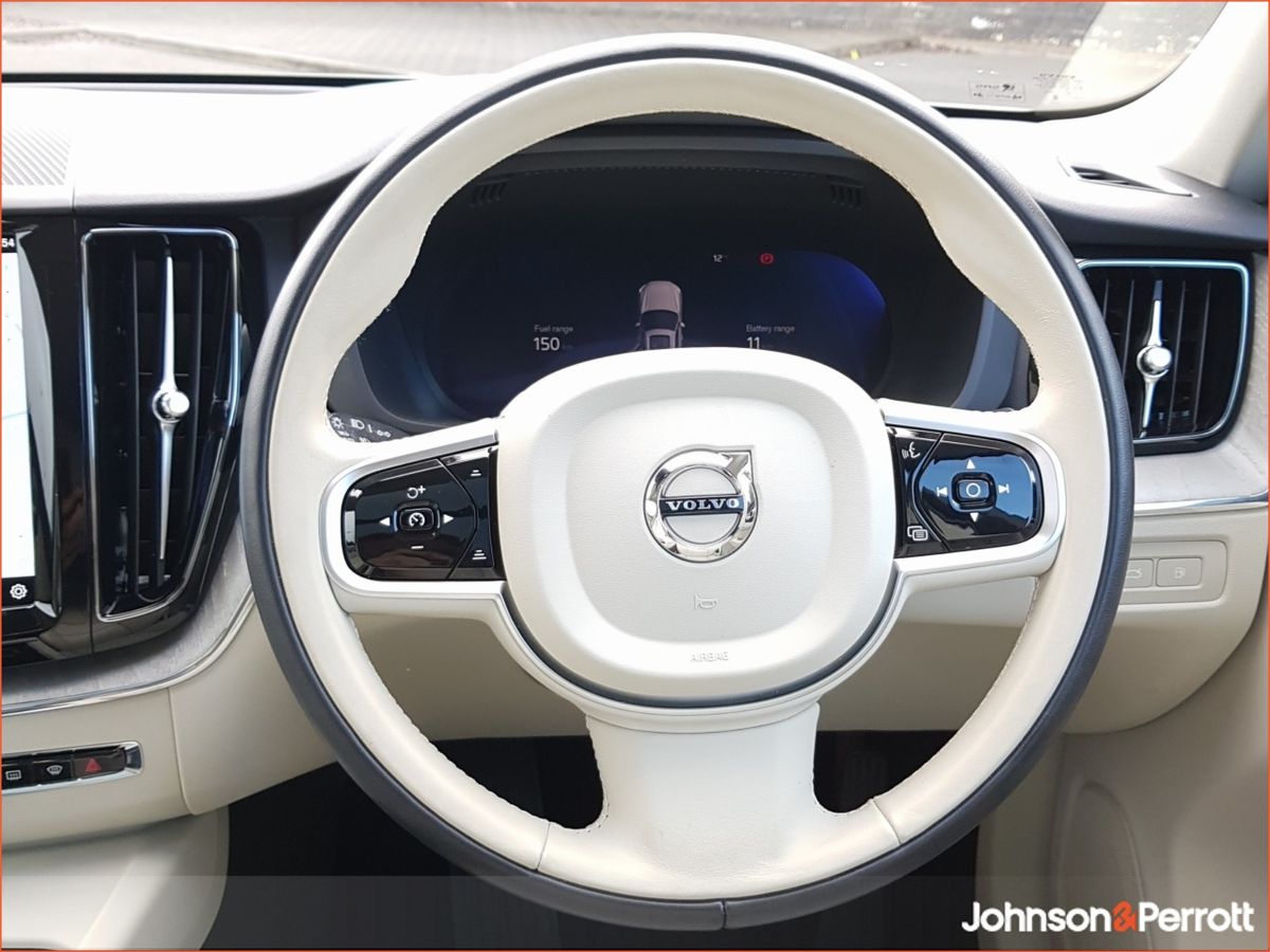 Volvo XC60 T6 350bhp AWD PHEV Plus Bright (Two Year Volvo Selekt Warranty  + Two Year Volvo Service Plan)