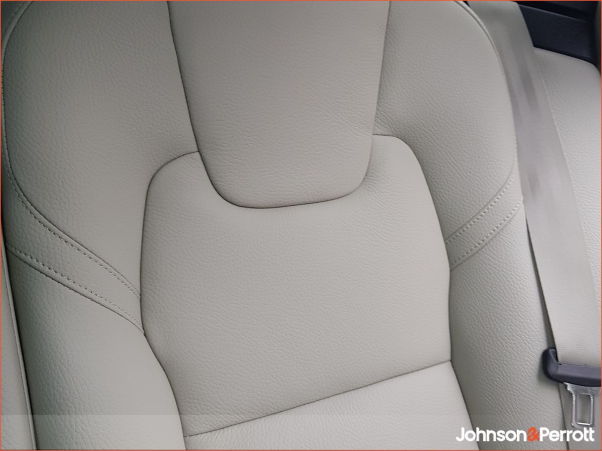 Volvo XC60 T6 350bhp AWD PHEV Plus Bright (Two Year Volvo Selekt Warranty  + Two Year Volvo Service Plan)