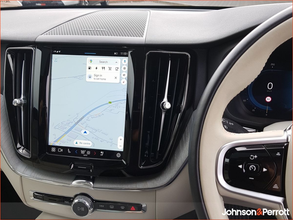 Volvo XC60 T6 350bhp AWD PHEV Plus Bright (Two Year Volvo Selekt Warranty  + Two Year Volvo Service Plan)