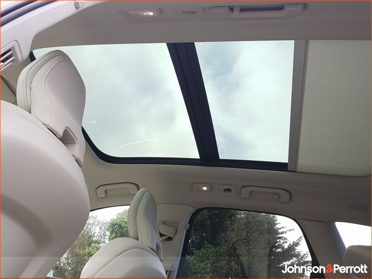 Volvo XC60 T6 350bhp AWD PHEV Plus Bright (Two Year Volvo Selekt Warranty  + Two Year Volvo Service Plan)