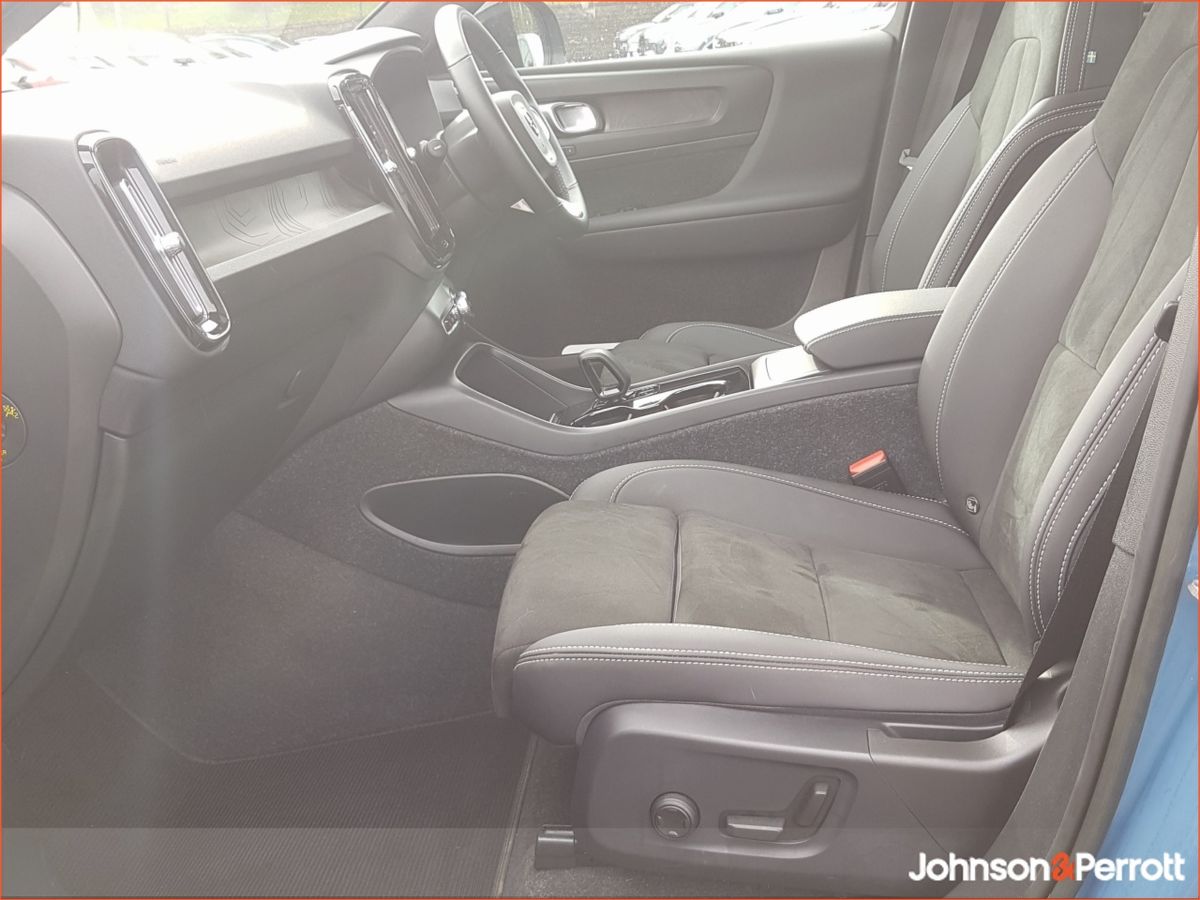 Volvo XC40 69 kWh  231hp Ultimate - Two Year Volvo Selekt Warranty