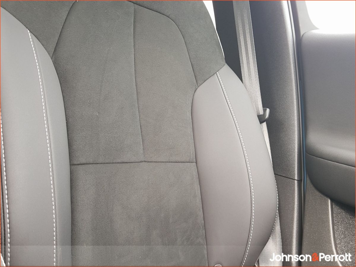 Volvo XC40 69 kWh  231hp Ultimate - Two Year Volvo Selekt Warranty