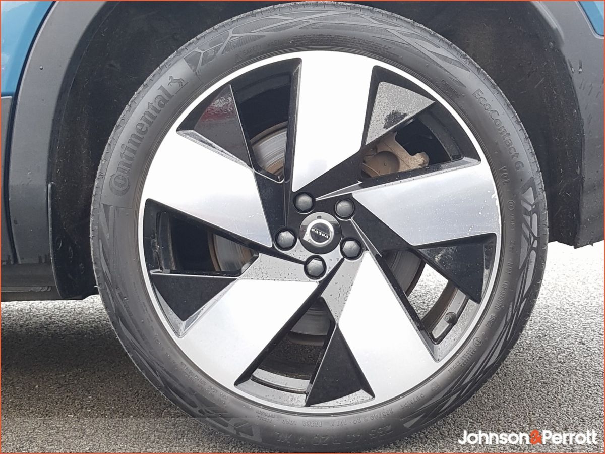 Volvo XC40 69 kWh  231hp Ultimate - Two Year Volvo Selekt Warranty