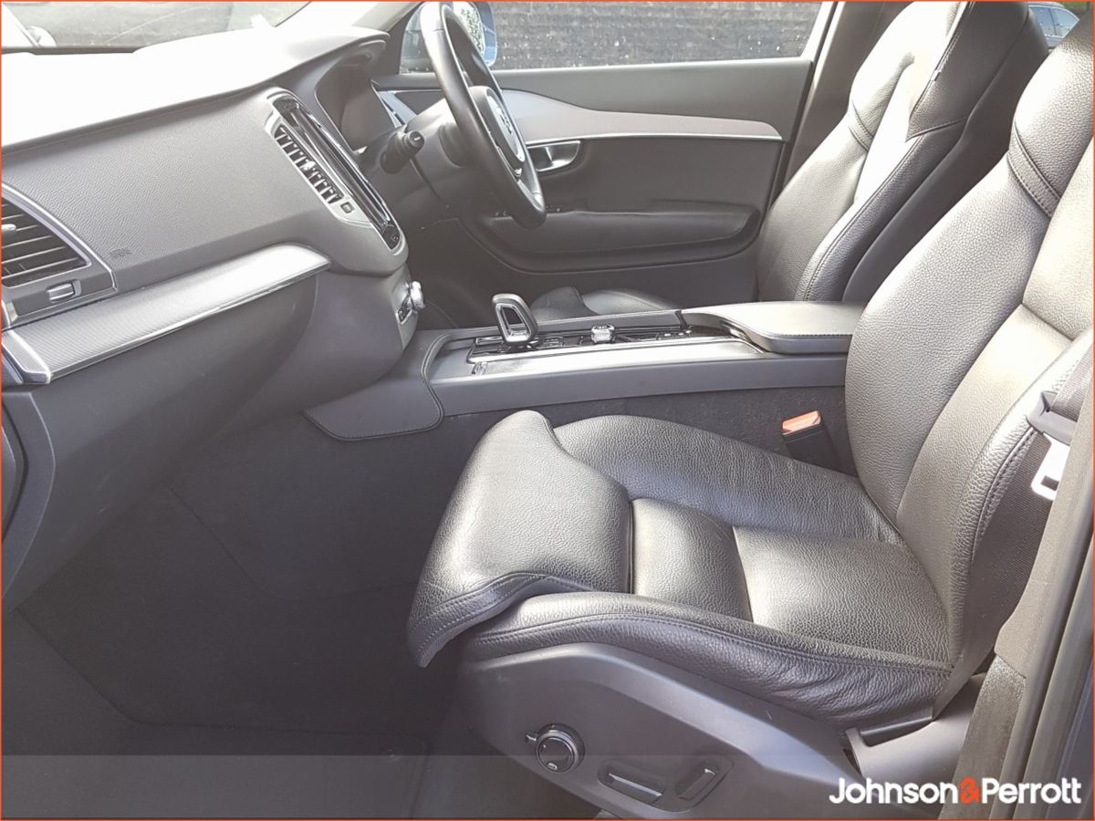 Volvo XC90 T8 PHEV 455hp Core Bright (Two Year Volvo Selekt Warranty + Two Year Volvo Service Plan)