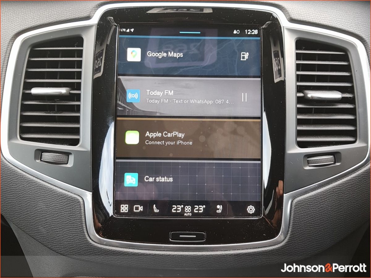 Volvo XC90 T8 PHEV 455hp Core Bright (Two Year Volvo Selekt Warranty + Two Year Volvo Service Plan)