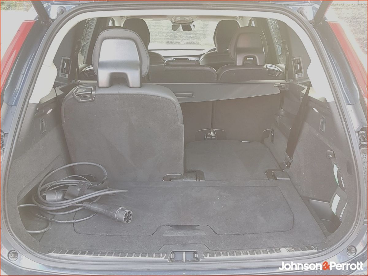 Volvo XC90 T8 PHEV 455hp Core Bright (Two Year Volvo Selekt Warranty + Two Year Volvo Service Plan)