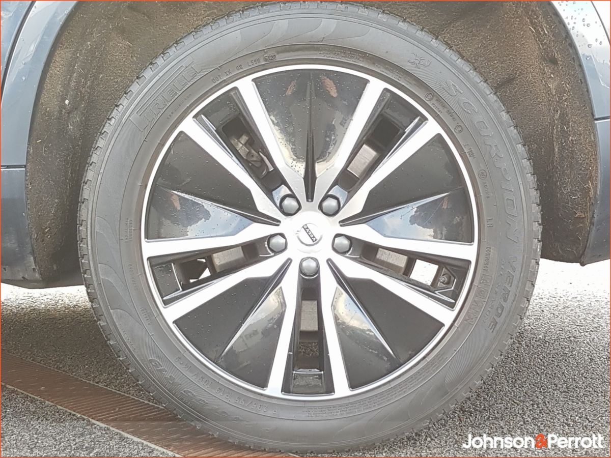 Volvo XC90 T8 PHEV 455hp Core Bright (Two Year Volvo Selekt Warranty + Two Year Volvo Service Plan)