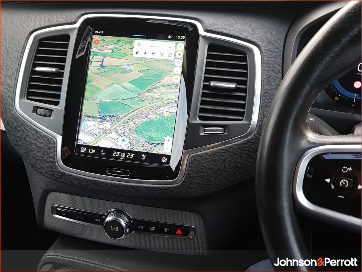 Volvo XC90 T8 PHEV 455hp Core Bright (Two Year Volvo Selekt Warranty + Two Year Volvo Service Plan)