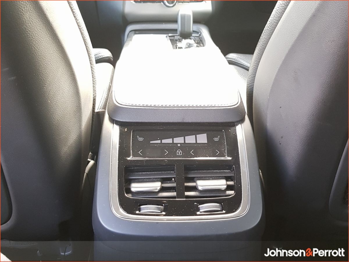 Volvo XC90 T8 PHEV 455hp Core Bright (Two Year Volvo Selekt Warranty + Two Year Volvo Service Plan)