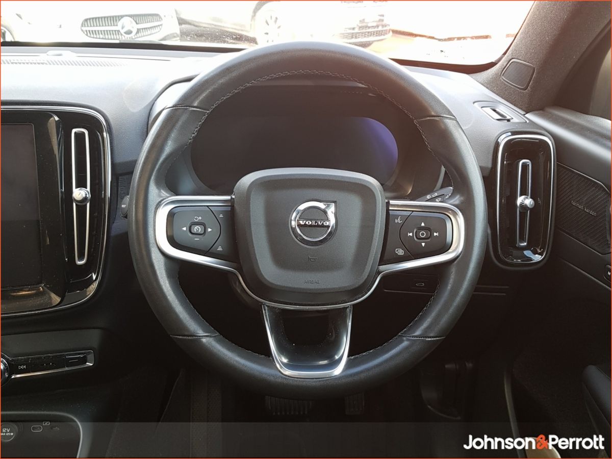 Volvo C40 69 kWh 231hp Ultimate (Two Year Volvo Selekt Warranty)