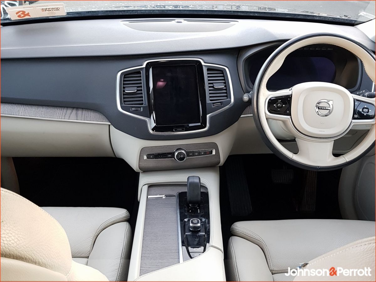 Volvo XC90 T8 PHEV 455hp Core (Two Year Volvo Selekt Warranty + Two Year Volvo Service Plan)