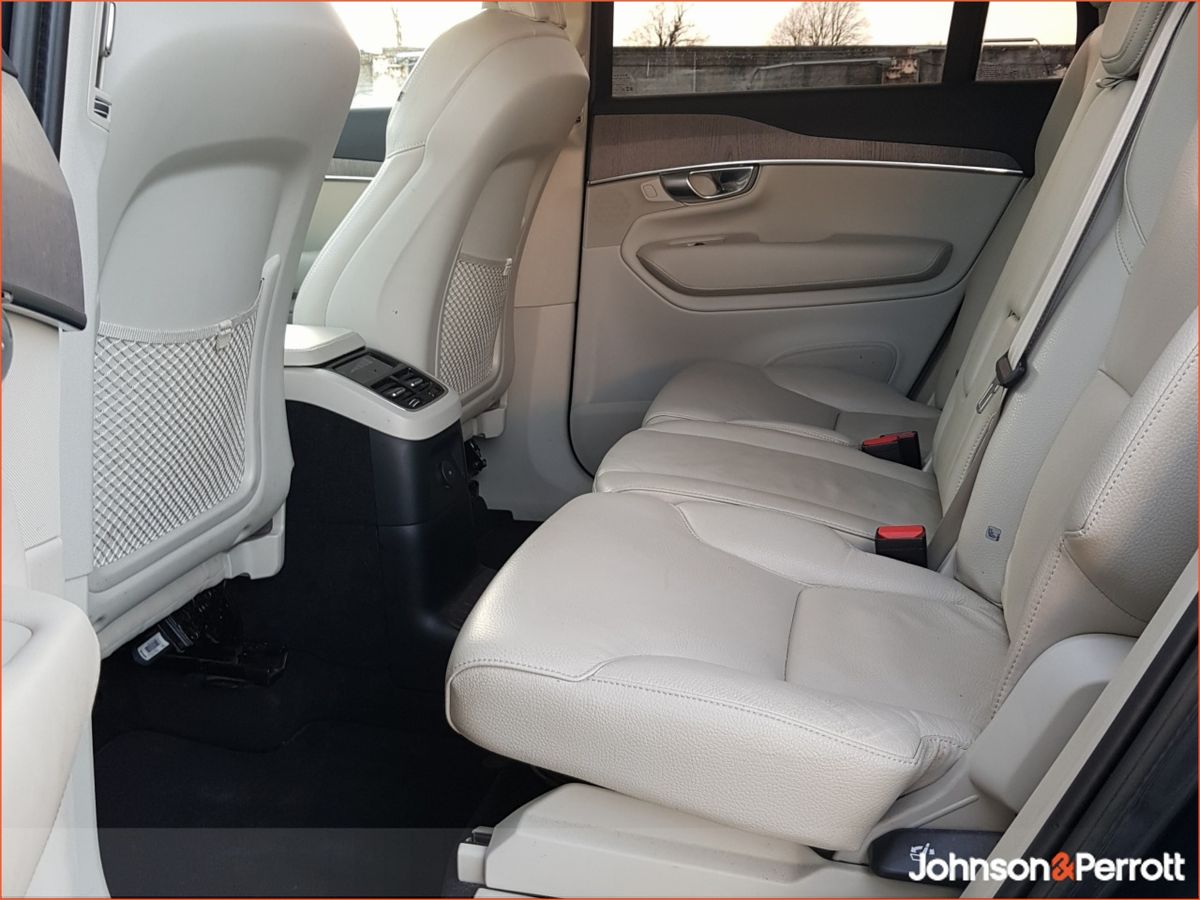 Volvo XC90 T8 PHEV 455hp Core (Two Year Volvo Selekt Warranty + Two Year Volvo Service Plan)