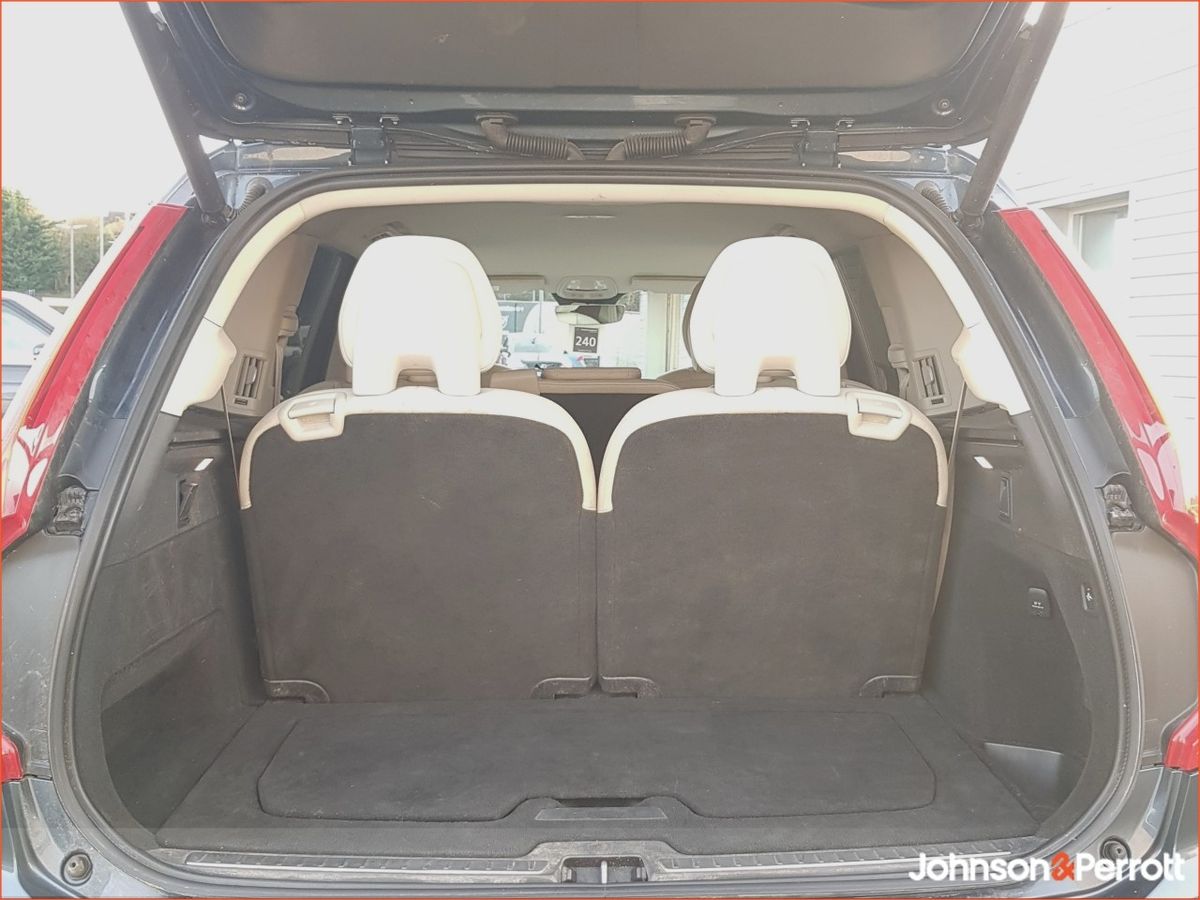 Volvo XC90 T8 PHEV 455hp Core (Two Year Volvo Selekt Warranty + Two Year Volvo Service Plan)