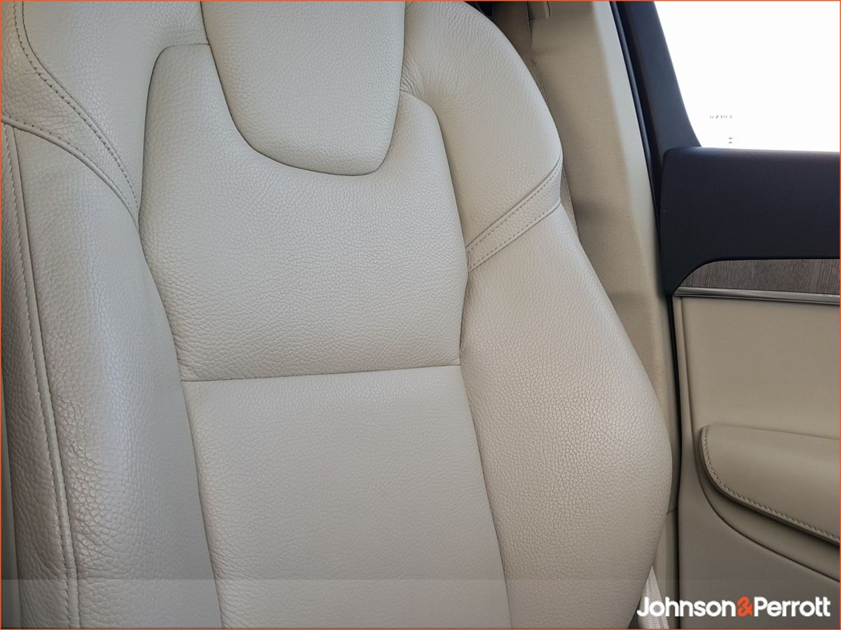 Volvo XC90 T8 PHEV 455hp Core (Two Year Volvo Selekt Warranty + Two Year Volvo Service Plan)