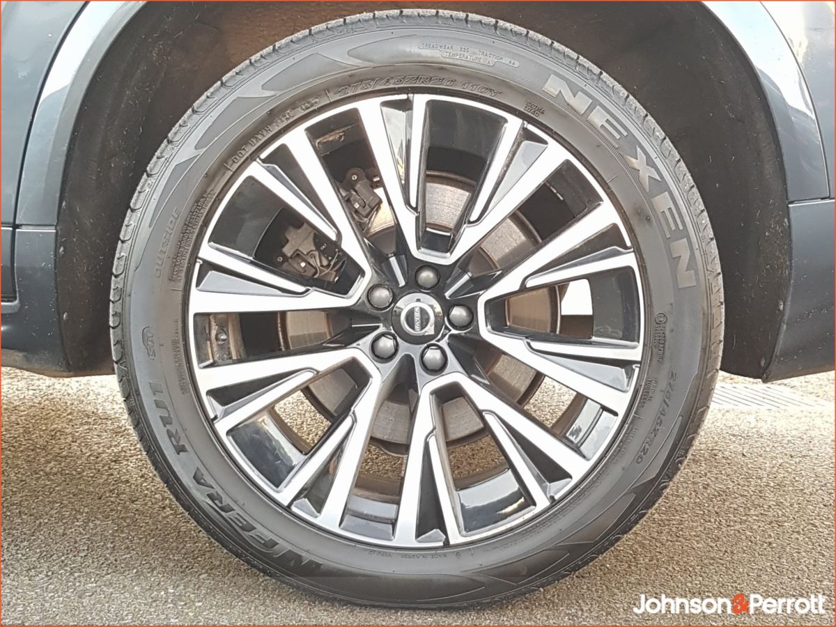 Volvo XC90 T8 PHEV 455hp Core (Two Year Volvo Selekt Warranty + Two Year Volvo Service Plan)