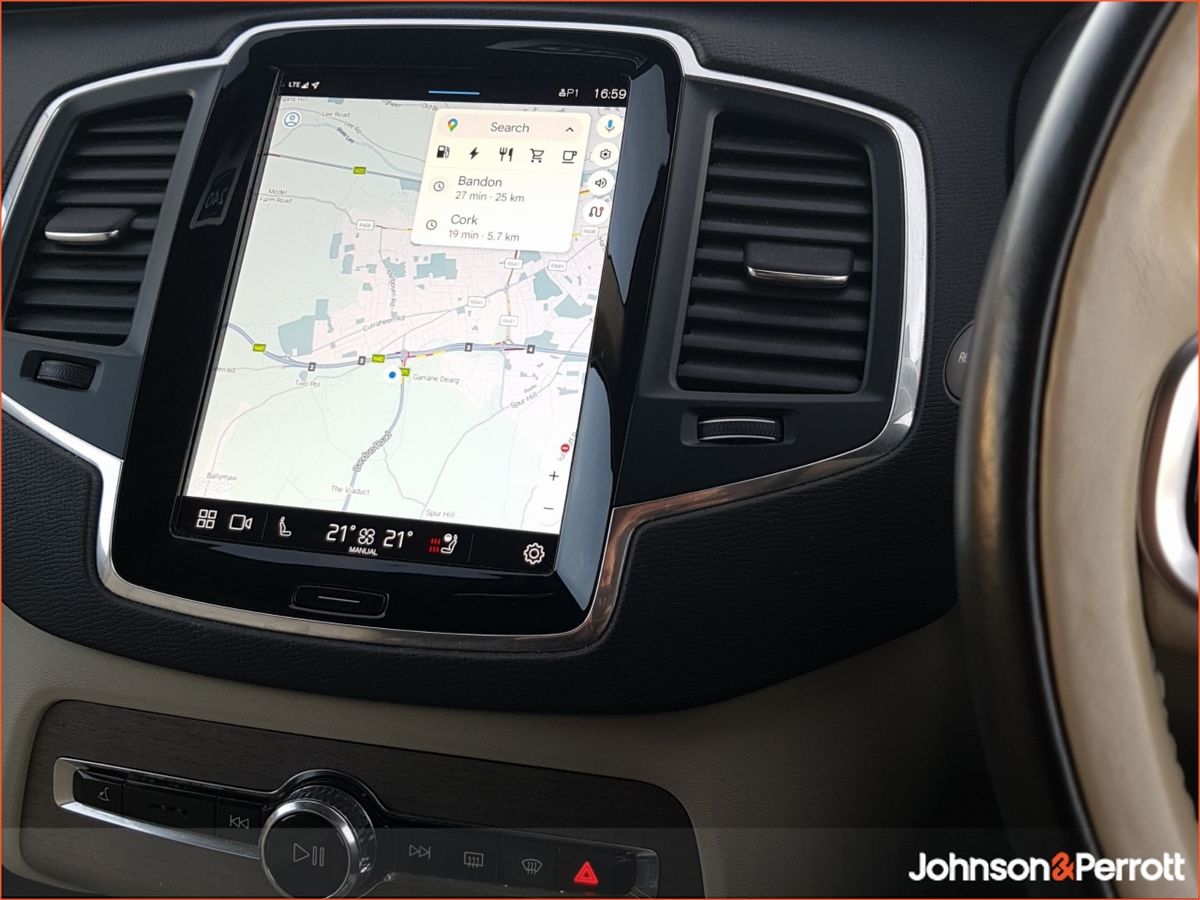 Volvo XC90 T8 PHEV 455hp Core (Two Year Volvo Selekt Warranty + Two Year Volvo Service Plan)