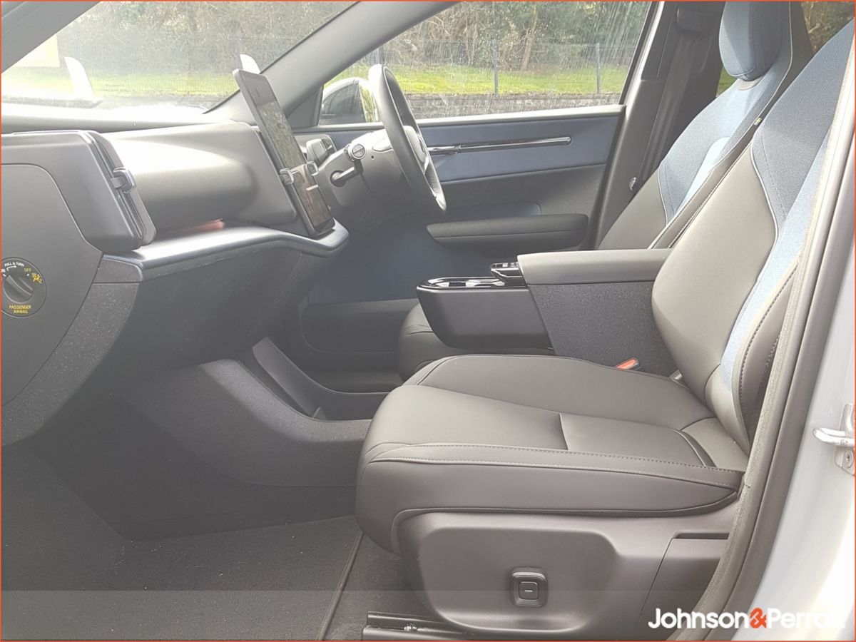 Volvo EX30 69 kwh Extended Range 272hp Ultra - Three Year Volvo Selekt Warranty