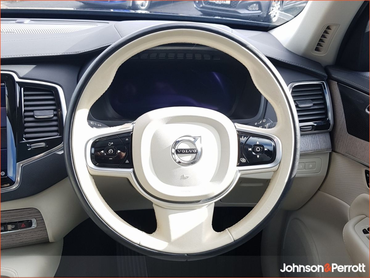 Volvo XC90 T8 455hp AWD Plus Bright (Two Year Volvo Selekt Warranty and Two Year Service Plan)