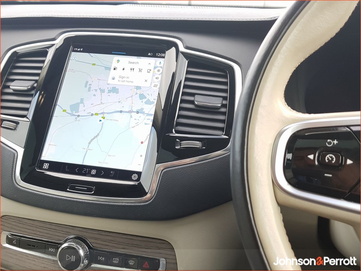 Volvo XC90 T8 455hp AWD Plus Bright (Two Year Volvo Selekt Warranty and Two Year Service Plan)