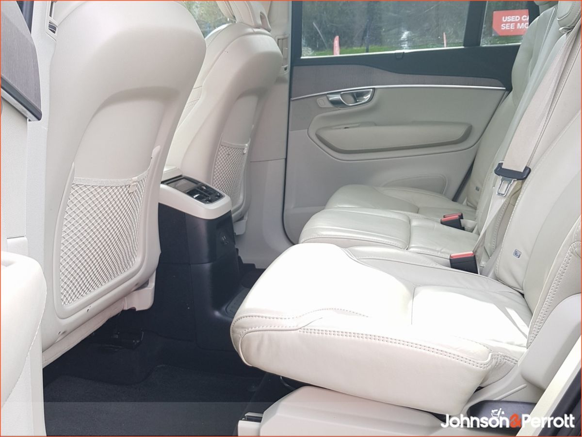 Volvo XC90 T8 455hp AWD Plus Bright (Two Year Volvo Selekt Warranty and Two Year Service Plan)