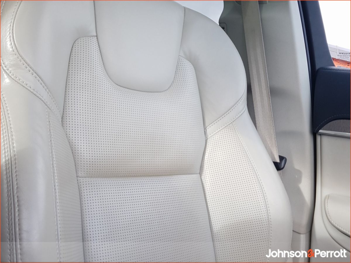 Volvo XC90 T8 455hp AWD Plus Bright (Two Year Volvo Selekt Warranty and Two Year Service Plan)