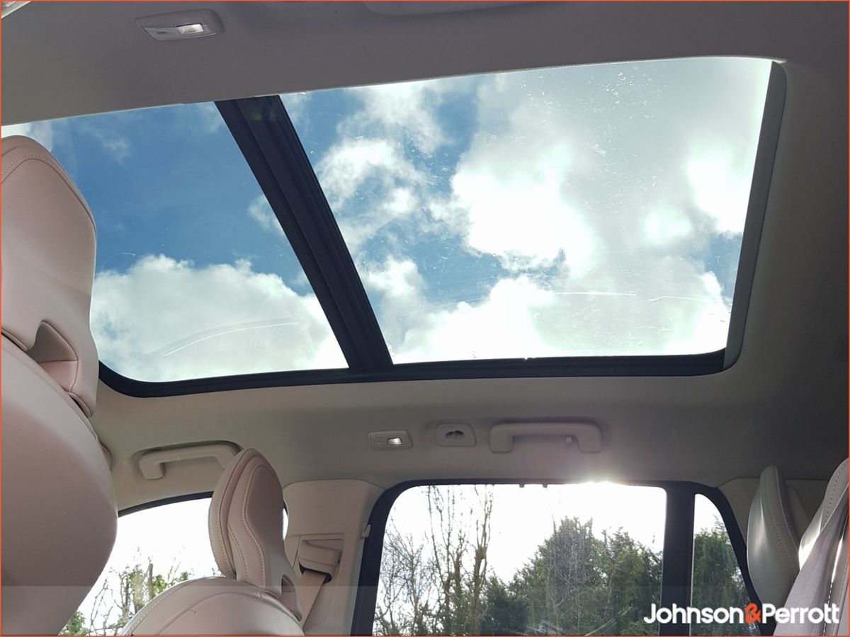 Volvo XC90 T8 455hp AWD Plus Bright (Two Year Volvo Selekt Warranty and Two Year Service Plan)