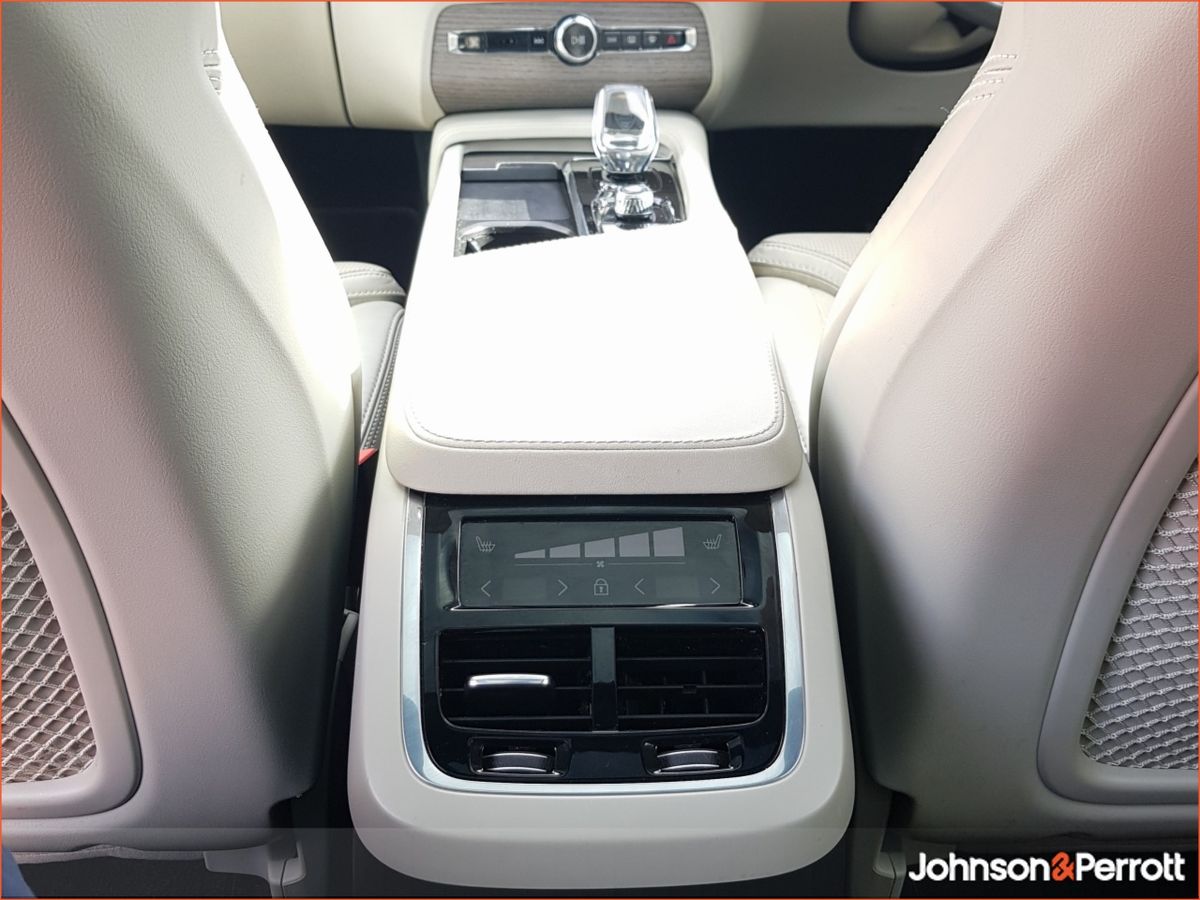 Volvo XC90 T8 455hp AWD Plus Bright (Two Year Volvo Selekt Warranty and Two Year Service Plan)