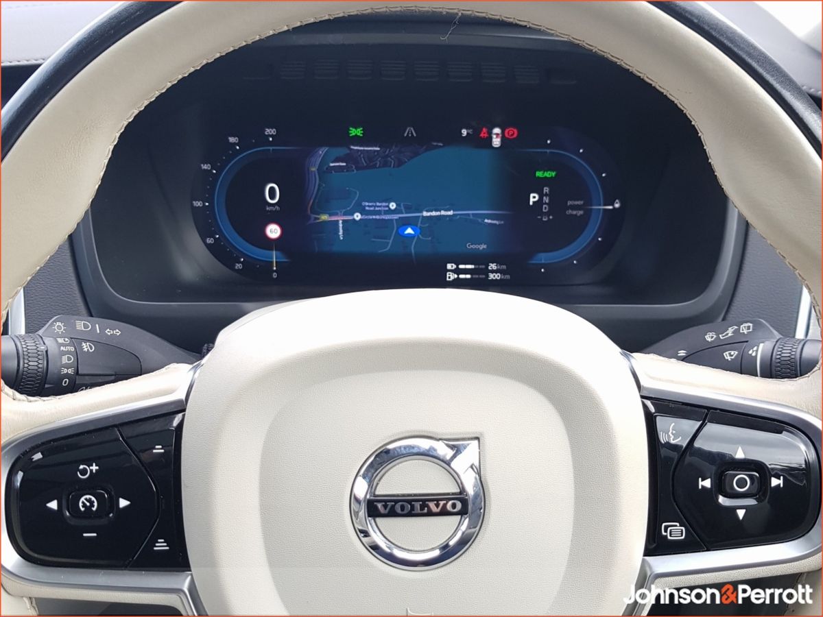 Volvo XC90 T8 455hp AWD Plus Bright (Two Year Volvo Selekt Warranty and Two Year Service Plan)