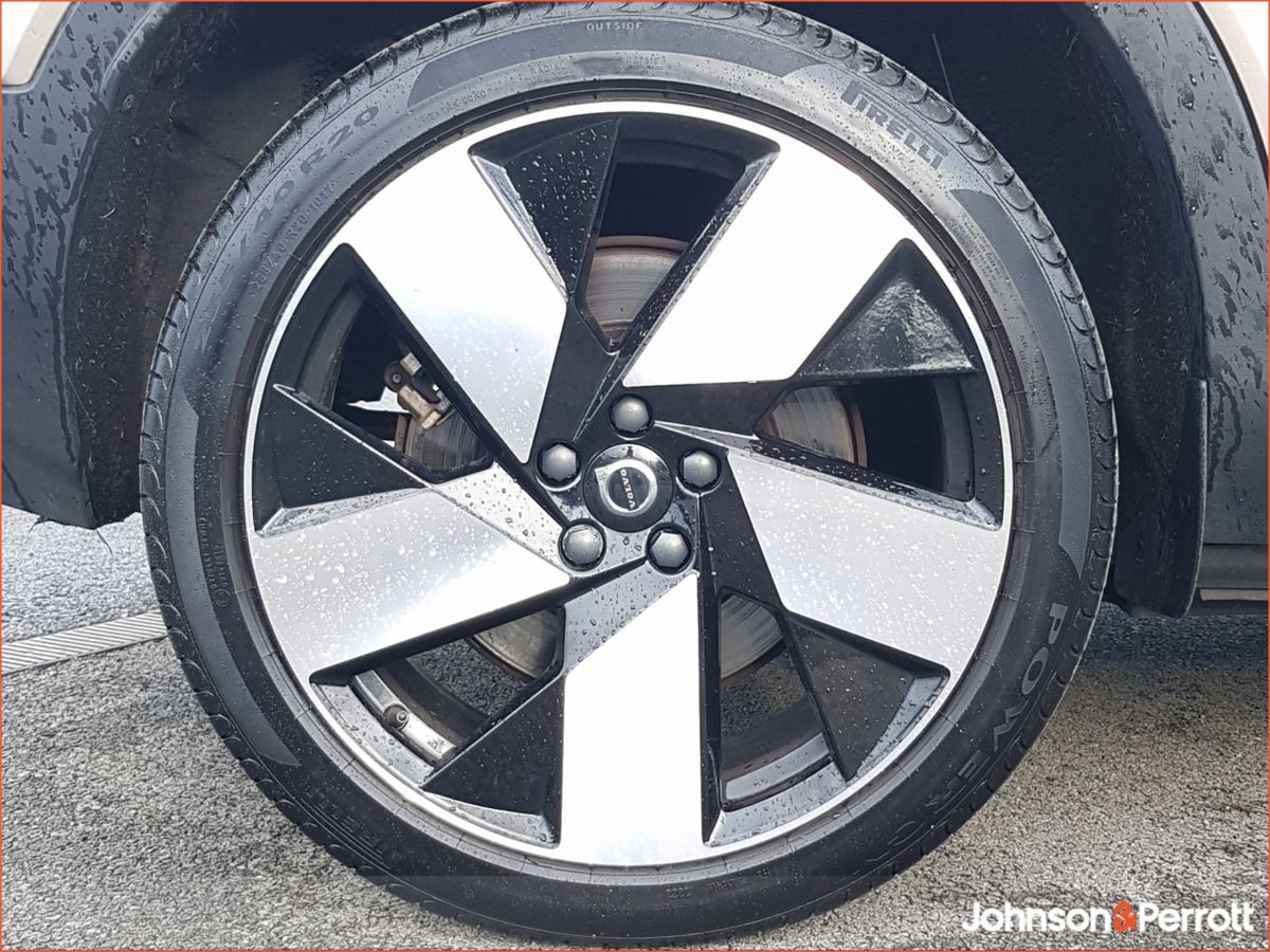 Volvo XC40 69 kWh 231hp Ultimate - Two Year Volvo Selekt Warranty