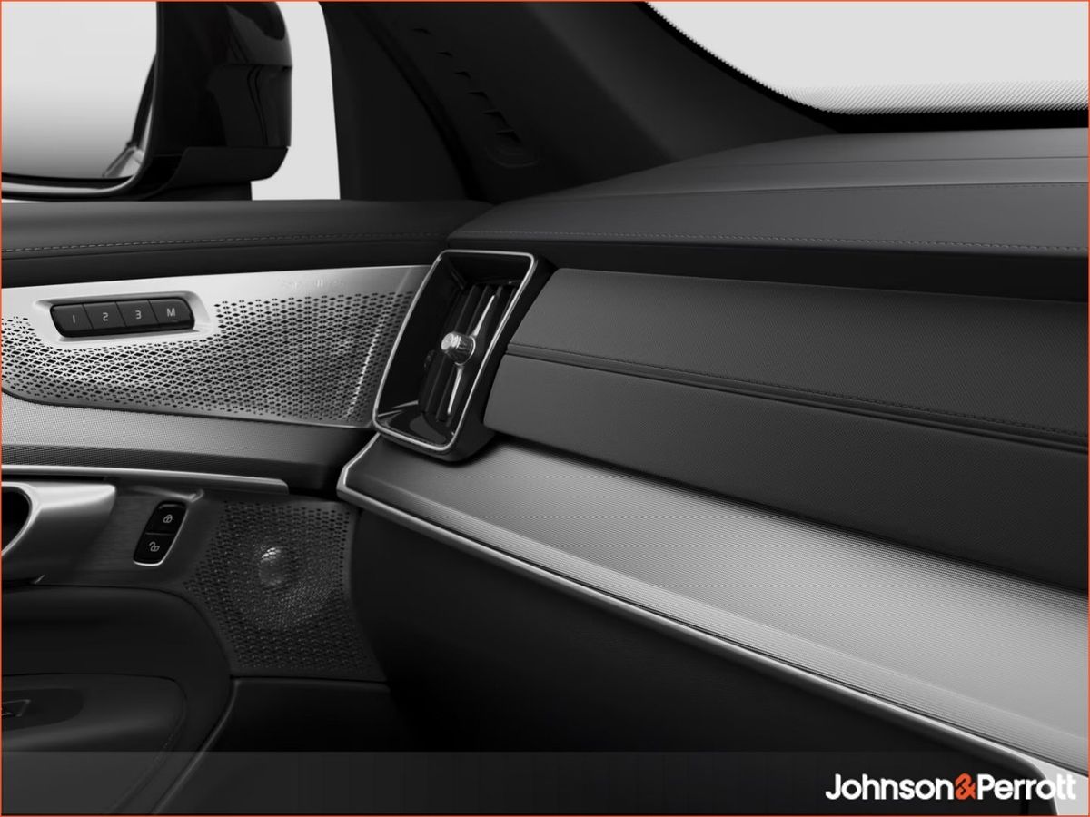 Volvo XC90 T8 455bhp AWD PHEV Ultra Black Edition - Immediate Delivery