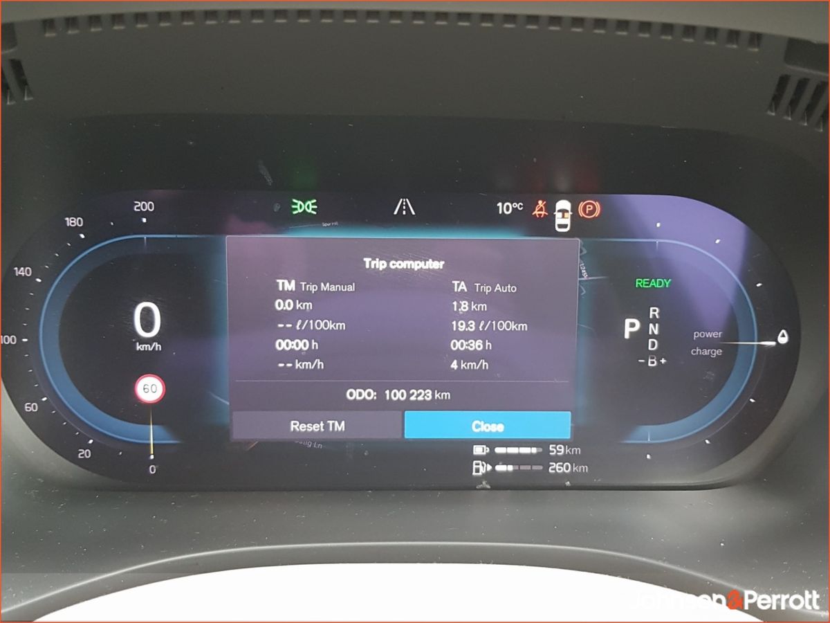 Volvo XC60 T6 350hp AWD PHEV Plus Bright (Two Year Volvo Selekt Warranty + Two Year Volvo Service Plan)