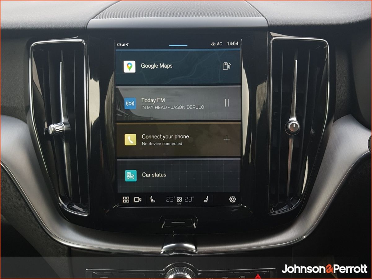 Volvo XC60 B4 197bhp Diesel MHEV Momentum (Two Year Volvo Selekt Warranty + Two Year Volvo Service Plan)