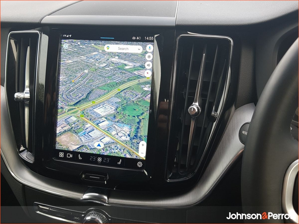 Volvo XC60 B4 197bhp Diesel MHEV Momentum (Two Year Volvo Selekt Warranty + Two Year Volvo Service Plan)