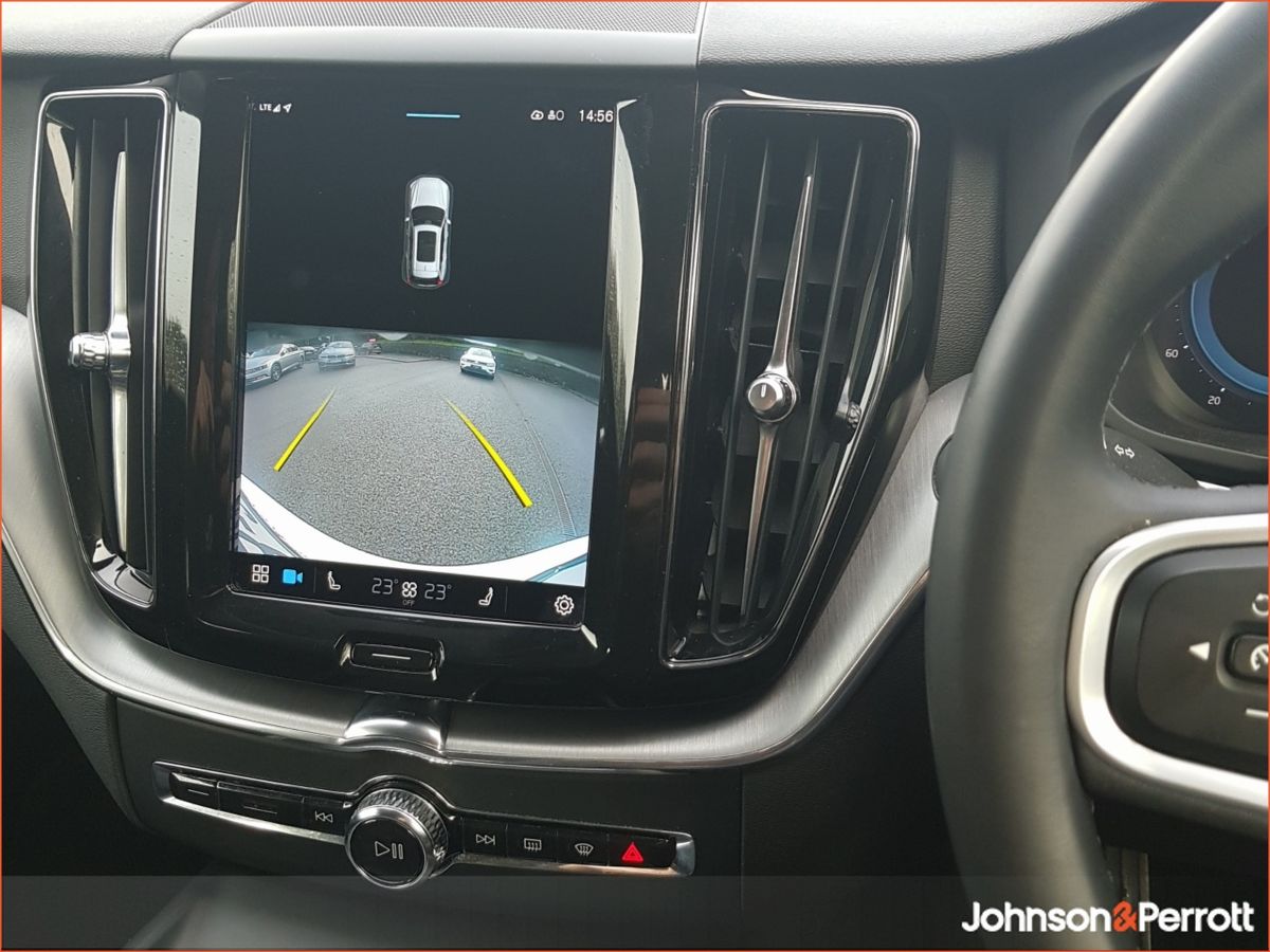 Volvo XC60 B4 197bhp Diesel MHEV Momentum (Two Year Volvo Selekt Warranty + Two Year Volvo Service Plan)